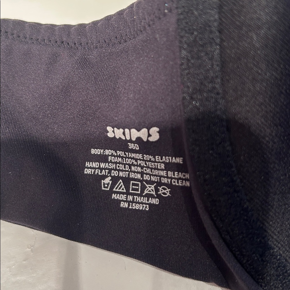 2 SKIMS Black Fits Everybody T shirt Bras - Picture 5 of 6